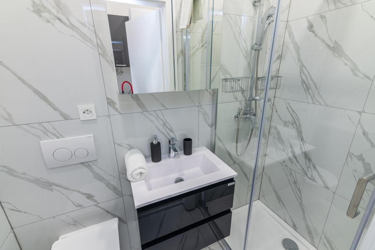 Apartments & Rooms Six غييكا المظهر الخارجي الصورة